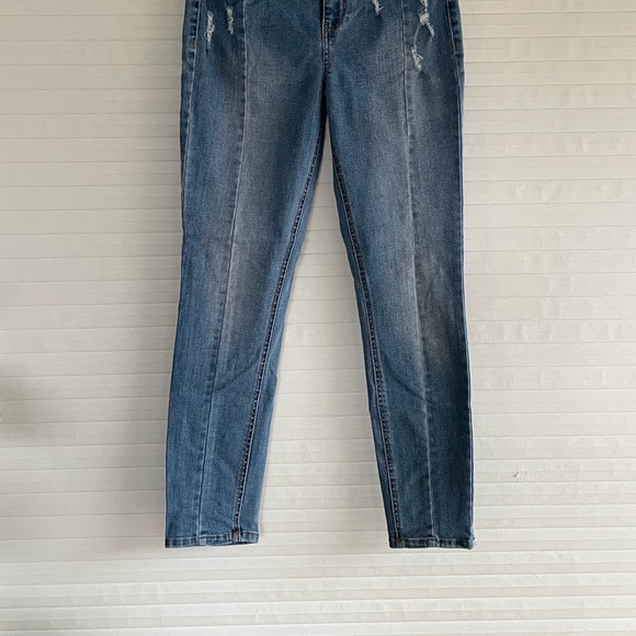 Ivy And Main Skinny Jeans - Picture 4 of 6